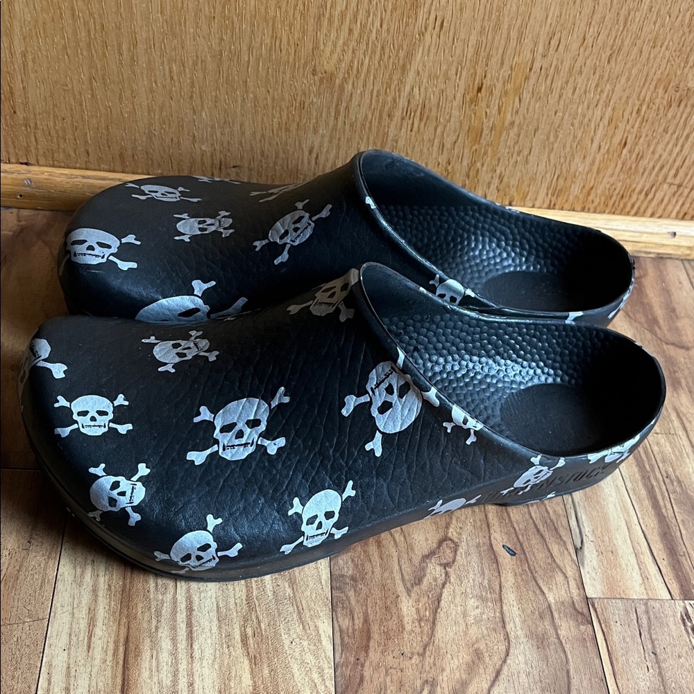 Birkenstock Super Birki Germany Professional Sz 39 Black Clogs White Skulls EUC